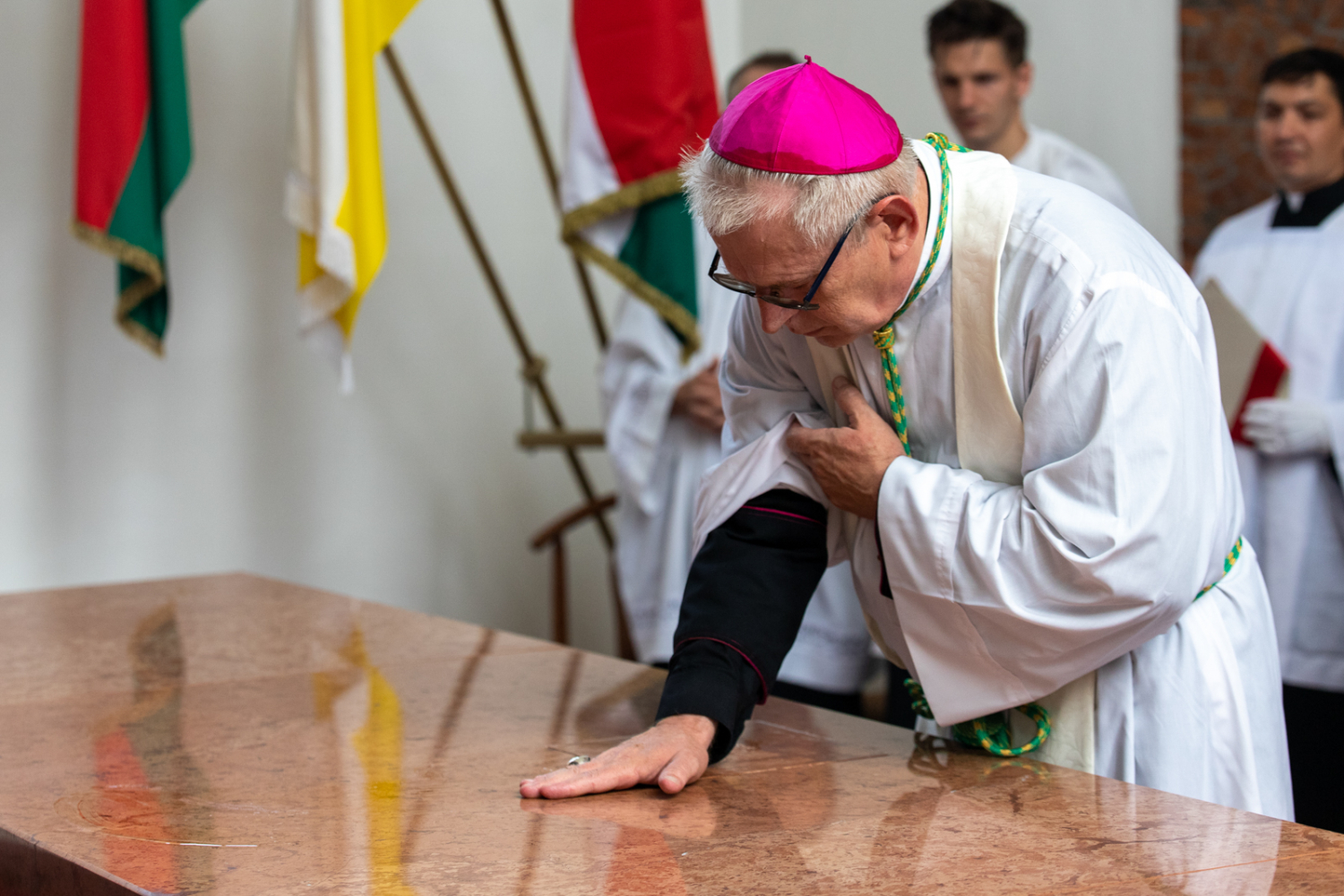 Római Szent Kelemen pápa ereklyéit helyezték a balatonlellei oltárba