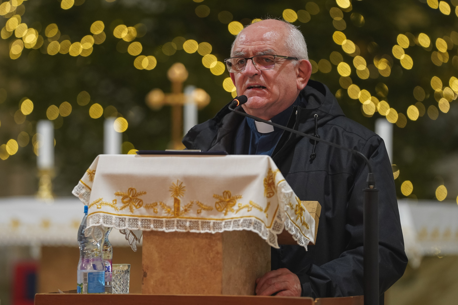 „Akarunk-e szentek lenni?” – a KÉSZ vendége volt Varga László megyéspüspök