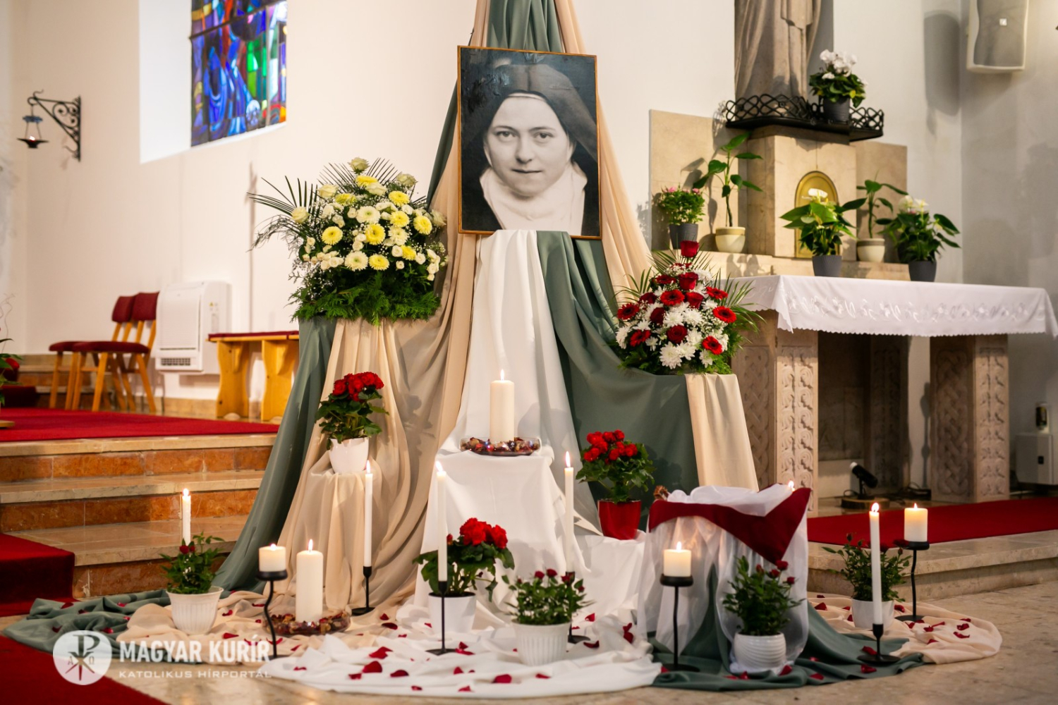 Csak a szeretet gyógyít – Rózsaeső imaest Kaposváron Lisieux-i Szent Teréz ünnepe alkalmából