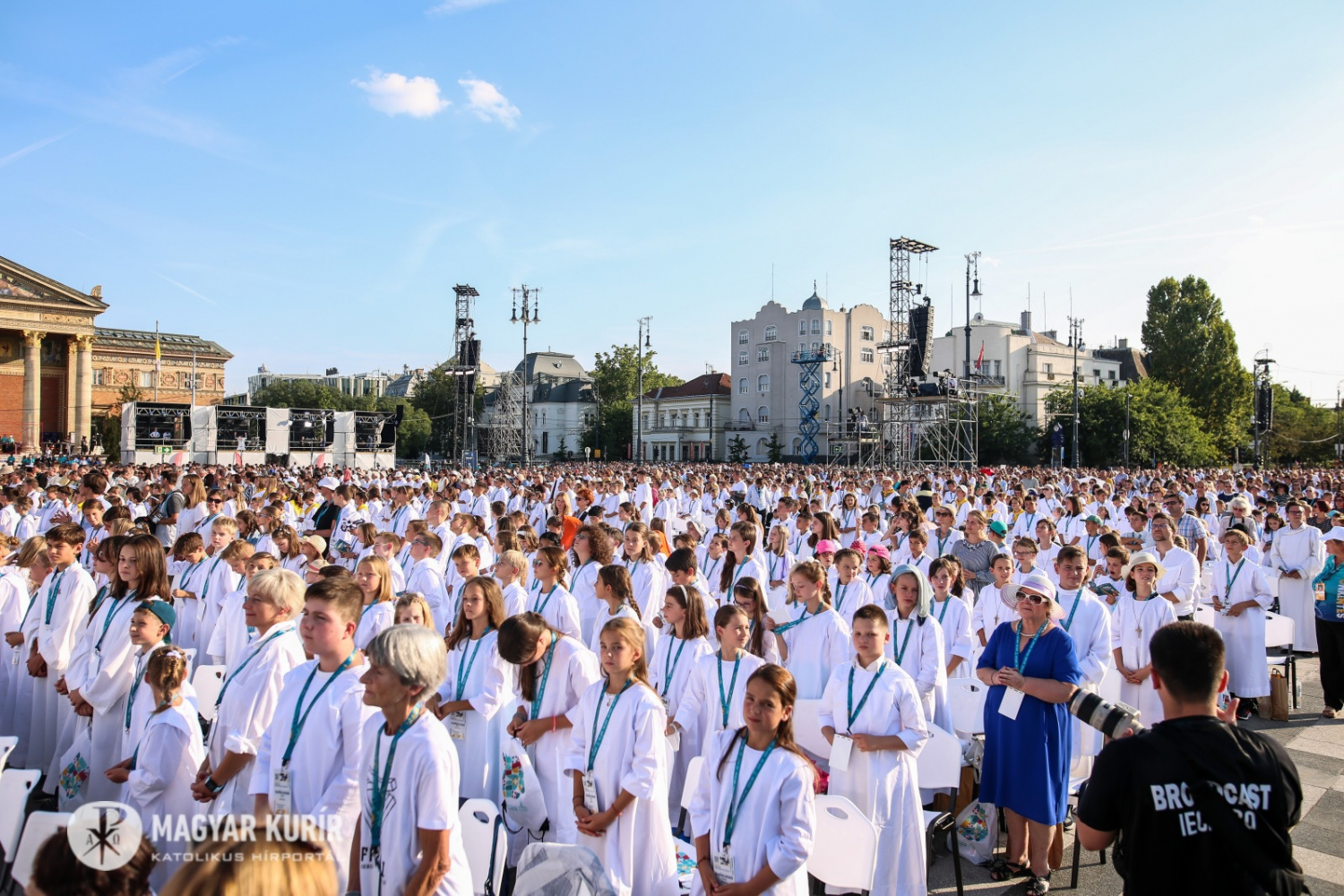 Megkezdődött a Nemzetközi Eucharisztikus Kongresszus – Sok ezer ember ünnepelt együtt a Hősök terén