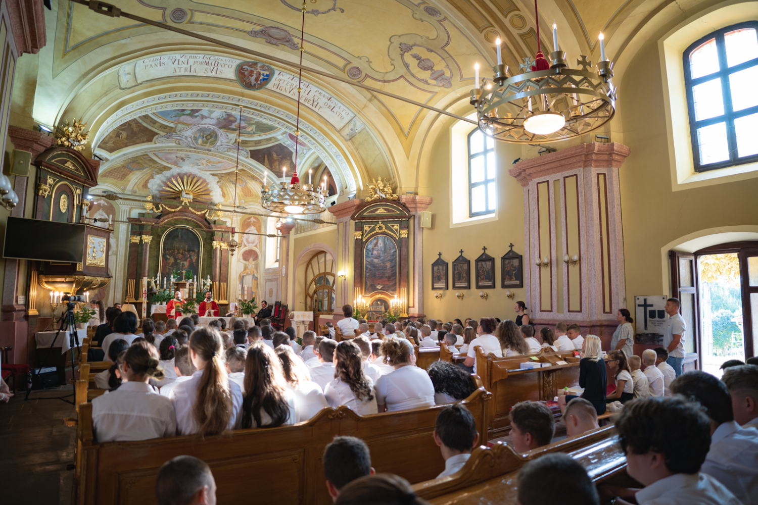 „Merjetek odafordulni Jézushoz!” – Veni Sancte szentmise Tabon