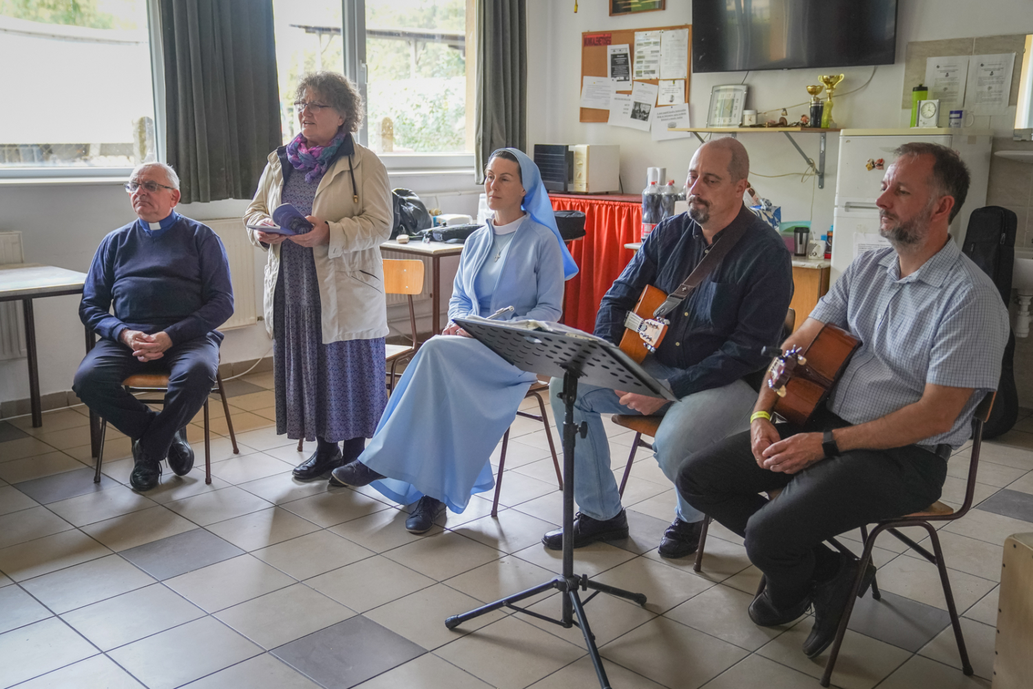 A Nyitott Kapu Hajléktalan Gondozási Központba látogatott Varga László megyéspüspök