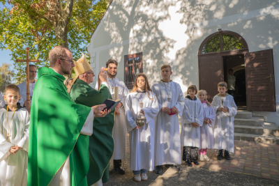 Áldás a marcali Gyümölcsoltó Boldogasszony Plébánia felújított épületére